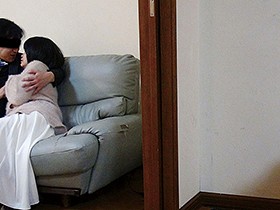 愛妻寝取られ計画スペシャル二〇一七・初夏 「何も知らない人妻を罠に掛けNTR乱交！衝撃の舞台裏も大公開！」篇　サンプル画像04